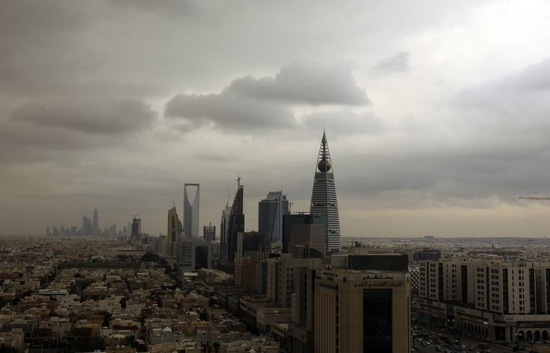&copy; Reuters. FILE PHOTO: Clouds move over the Riyadh skyline November 17, 2013. Picture taken November 17, 2013. REUTERS/Faisal Al Nasser 