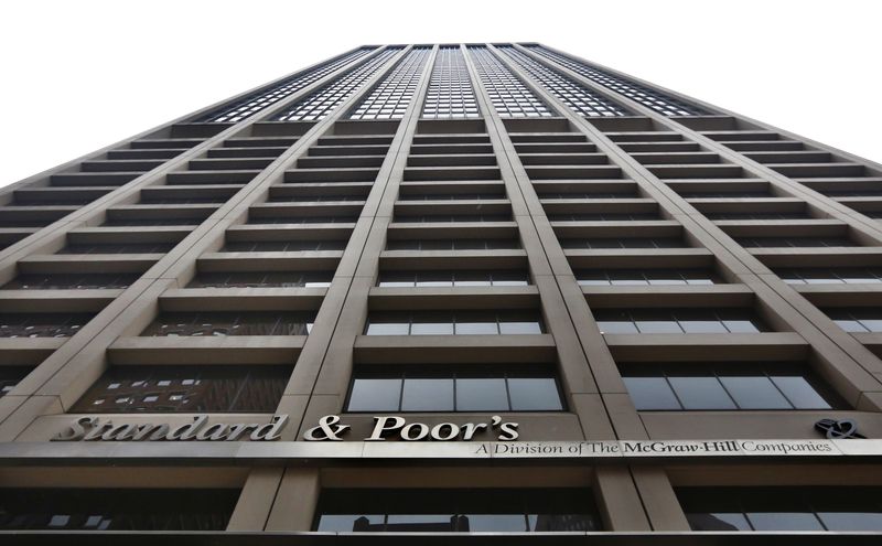 &copy; Reuters. مبنى ستاندرد اند بورز في الحي المالي بمدينة نيويورك في صورة من أرشيف رويترز.