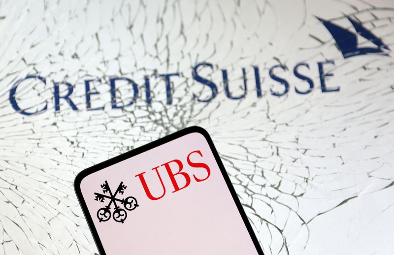 &copy; Reuters. Illustration montre les logos UBS et Credit Suisse. /Illustration diffusée le 18 mars 2023/REUTERS/Dado Ruvic/Illustration