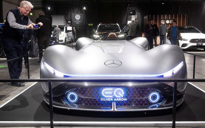 Mercedes set to invest billions in e-vehicles plants
