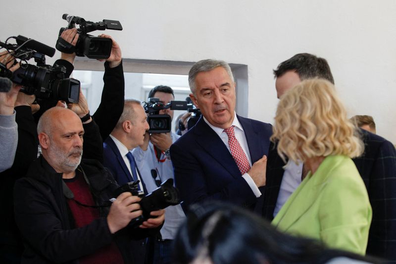 © Reuters. Milo Djukanovic, President of Montenegro and a candidate from the Democratic Party of Socialists, visits a polling station during the presidential elections in Podgorica, Montenegro, March 19, 2023. REUTERS/Stevo Vasiljevic  