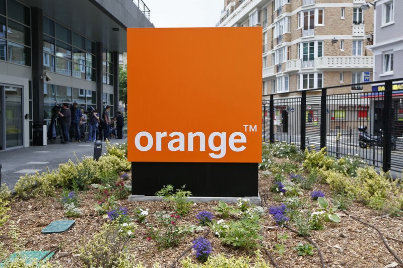 &copy; Reuters. Le logo de l'opérateur télécoms français Orange à Paris. /Photo prise le 17 juin 2013/REUTERS/Charles Platiau 