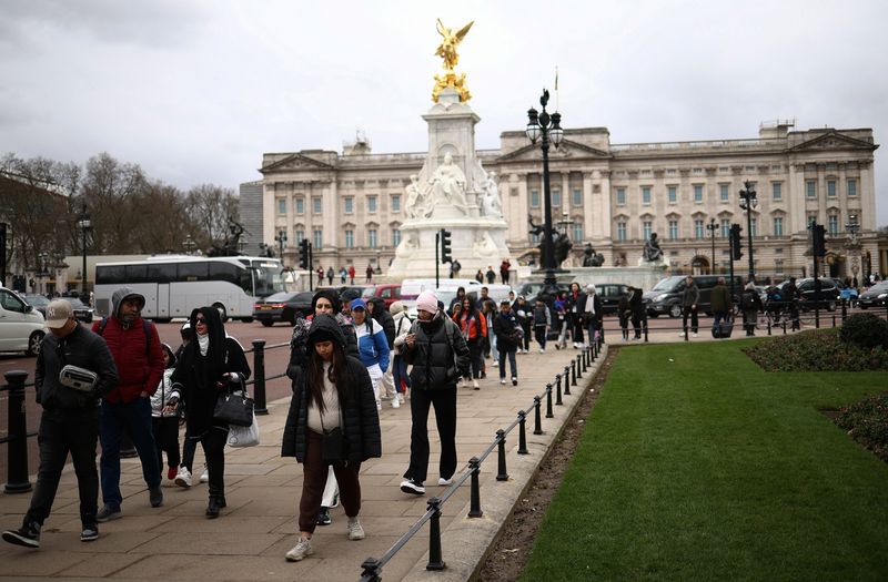 &copy; Reuters. People walk outside Buckingham Palace in London, Britain, March 15, 2023. REUTERS/Henry Nicholls