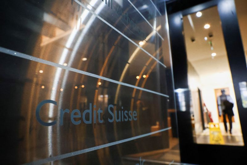 &copy; Reuters. Il logo Credit Suisse presso la sede della banca a Londra. REUTERS/Henry Nicholls