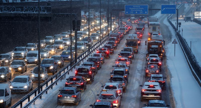 &copy; Reuters. FILE PHOTO: Cars are pictured at rush hour traffic on A100 highway during a snowfall in Berlin, Germany, February 8, 2021. REUTERS/Fabrizio Bensch