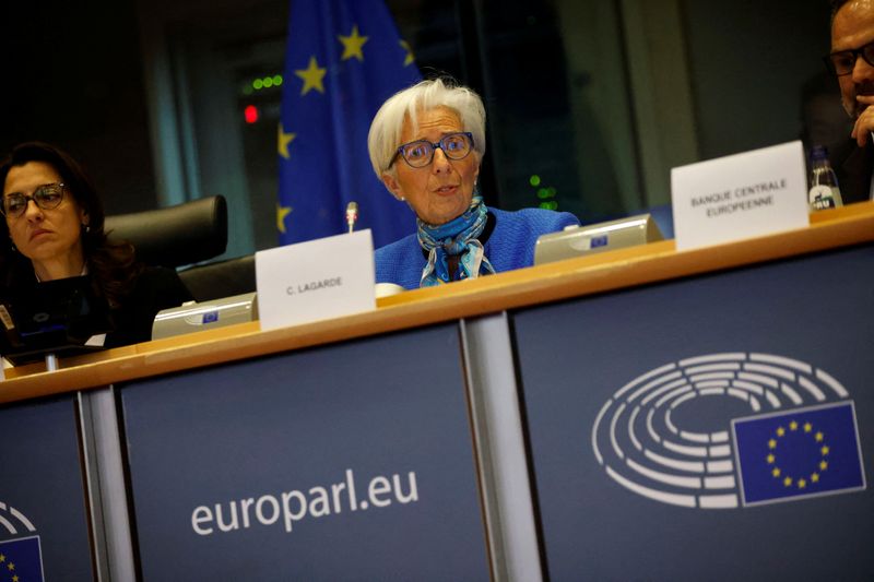 &copy; Reuters. A presidente do Banco Central Europeu, Christine Lagarde, discursa no Comitê de Assuntos Econômicos e Monetários do Parlamento Europeu, em Bruxelas, Bélgica
20/03/2023
REUTERS/Johanna Geron
