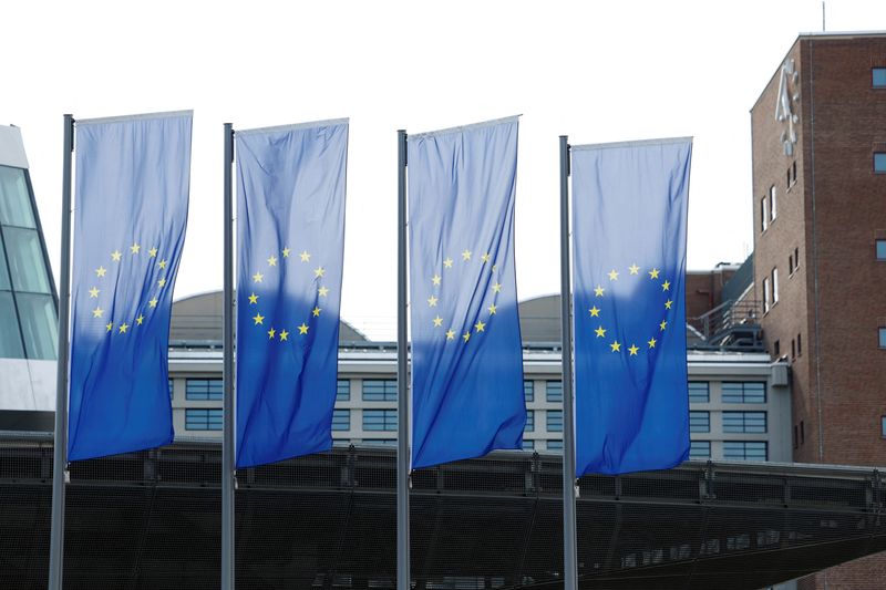 © Reuters. European flags flutter outside the European Central Bank (ECB) headquarters in Frankfurt, Germany March 16, 2023. REUTERS/Heiko Becker