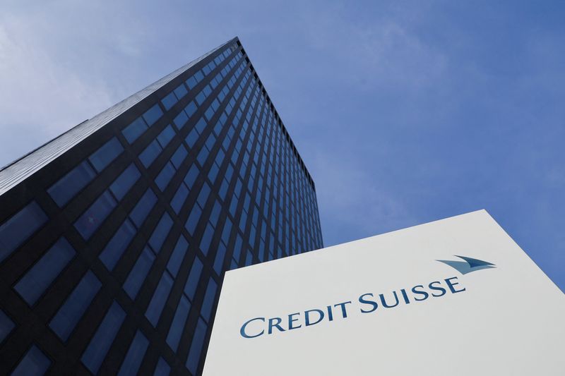 &copy; Reuters. Il logo Credit Suisse presso la sede della banca a Zurigo. REUTERS/Denis Balibouse