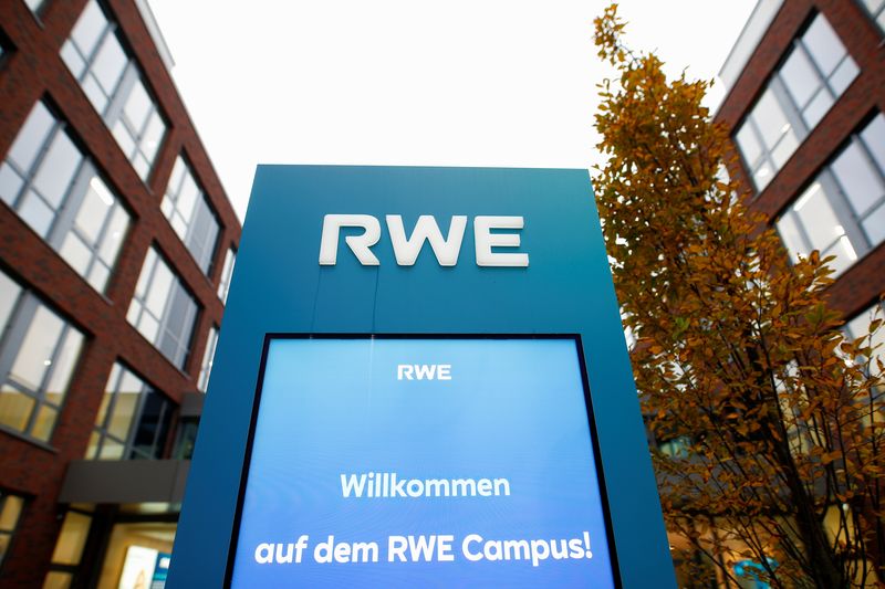 &copy; Reuters. Le logo de RWE à Essen, en Allemagne. /Photo prise le 15 novembre 2021/REUTERS/Thilo Schmuelgen