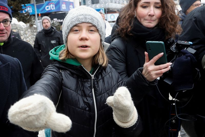 &copy; Reuters. FILE PHOTO: Climate activist Greta Thunberg gestures as she walks outside during the World Economic Forum in Davos (WEF) in Davos, Switzerland January 19, 2023. REUTERS/Arnd Wiegmann