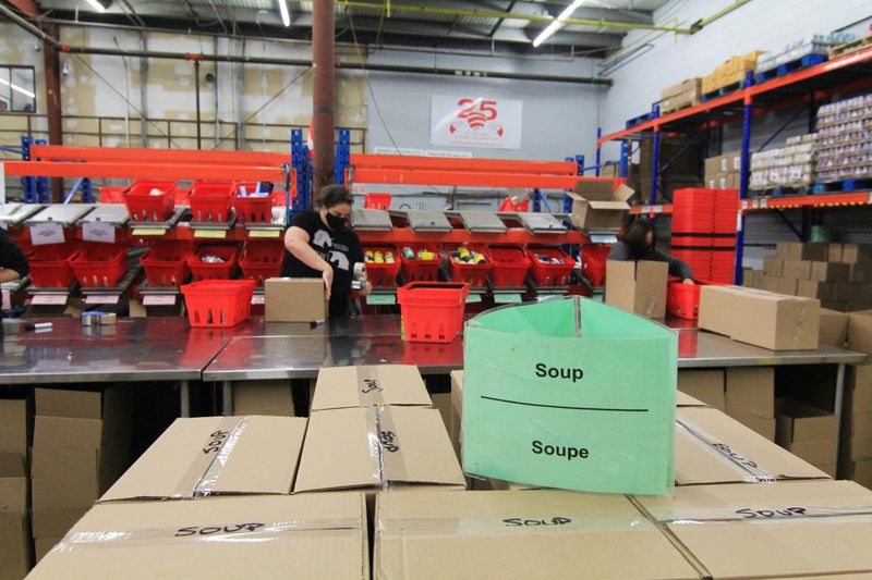 &copy; Reuters. FILE PHOTO: Volunteers fill boxes with donated food at the Ottawa Food Bank warehouse in Ottawa, Ontario, Canada October 27, 2022. REUTERS/Julie Gordon