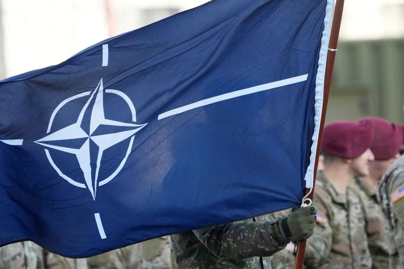 &copy; Reuters. 北大西洋条約機構（ＮＡＴＯ）のストルテンベルグ事務総長は２１日、中国はロシアに殺傷力のある兵器を提供するべきでないと改めて表明した。 ２０２２年２月撮影（２０２３年　ロイ