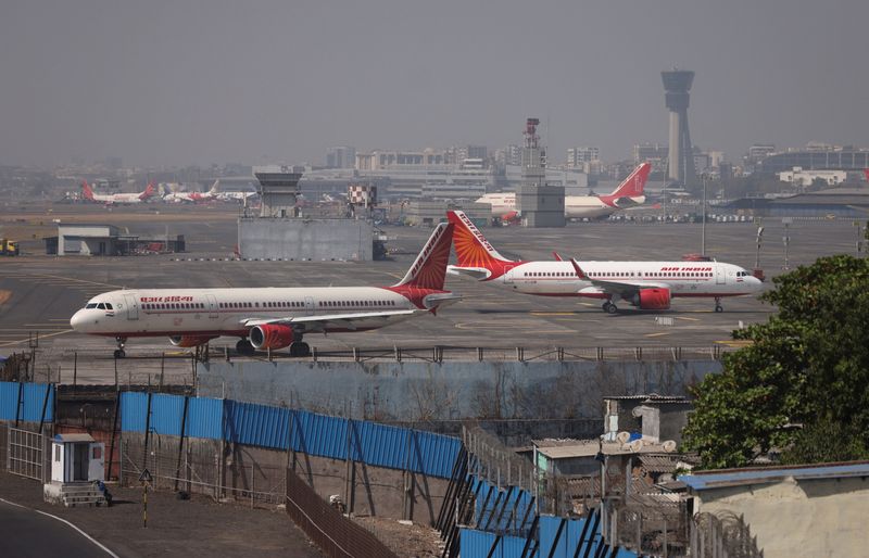 &copy; Reuters. FILE PHOTO: Air India passenger aircraft are seen on the tarmac at Chhatrapati Shivaji International airport in Mumbai, India, February 14, 2023. REUTERS/Francis Mascarenhas