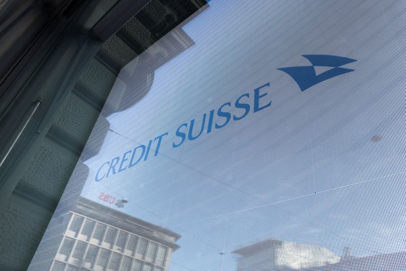 &copy; Reuters. Logos of Swiss banks UBS and Credit Suisse are seen in Zurich, Switzerland March 20, 2023. REUTERS/Denis Balibouse
