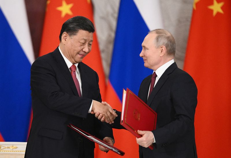 &copy; Reuters. Il presidente russo Vladimir Putin e il presidente cinese Xi Jinping partecipano a una cerimonia di firma al Cremlino, Mosca, Russia, 21 marzo 2023. Sputnik/Vladimir Astapkovich/Kremlin via REUTERS