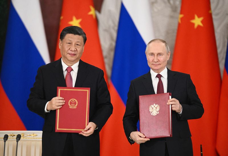 &copy; Reuters. Il presidente russo Vladimir Putin e il presidente cinese Xi Jinping partecipano a una cerimonia di firma al Cremlino, Mosca, Russia, 21 marzo 2023. Sputnik/Vladimir Astapkovich/Kremlin via REUTERS