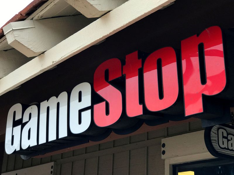 &copy; Reuters. FILE PHOTO: A GameStop Inc. store is shown in Encinitas, California, U.S., May 24, 2017. REUTERS/Mike Blake/File Photo