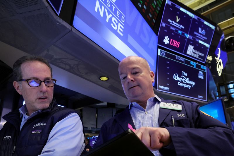 &copy; Reuters. Les traders à la Bourse de New York (NYSE). /Photo prise le 20 mars 2023 à New York, aux États-Unis/REUTERS/Brendan McDermid