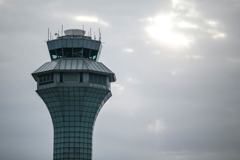 &copy; Reuters. A view of the air traffic control tower at O’Hare International Airport after the Federal Aviation Administration (FAA) ordered airlines to pause all domestic departures due to a system outage, in Chicago, Illinois, U.S., January 11, 2023. REUTERS/Jim V