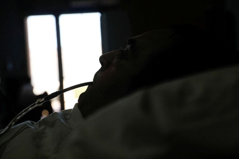 &copy; Reuters. FILE PHOTO: Rafael Botella, 35, tetraplegic since he was 19 after a car crash where his girlfriend died, works on the computer at his home in Simat de la Valldigna, Spain, February 16, 2021. REUTERS/Susana Vera/File Photo