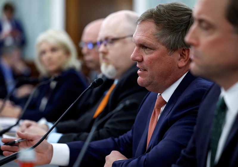 © Reuters. Norfolk Southern Chief Executive Alan Shaw testifies during a Senate Commerce, Science and Transportation Committee hearing titled 