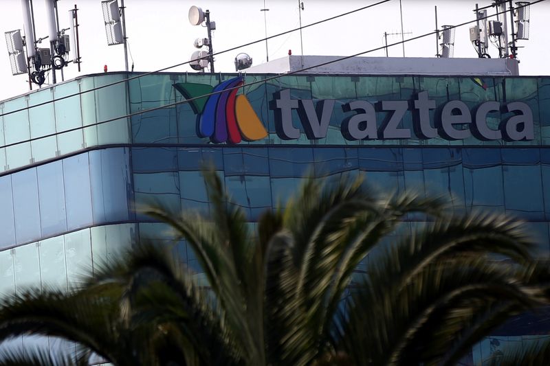 &copy; Reuters. Imagen de archivo. El logotipo de la emisora TV Azteca se muestra en su sede en Ciudad de México, México. 12 de febrero de 2018. REUTERS/Edgard Garrido