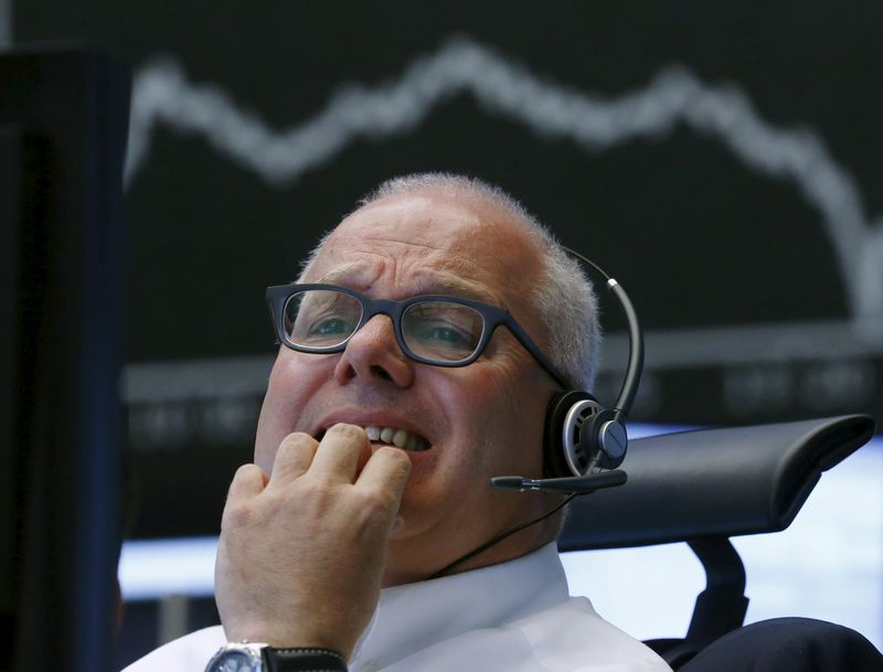 &copy; Reuters. Photo d'un trader à la bourse de Francfort. /Photo prise le 24 août 2015 à Francfort, Allemagne/REUTERS/Ralph Orlowski