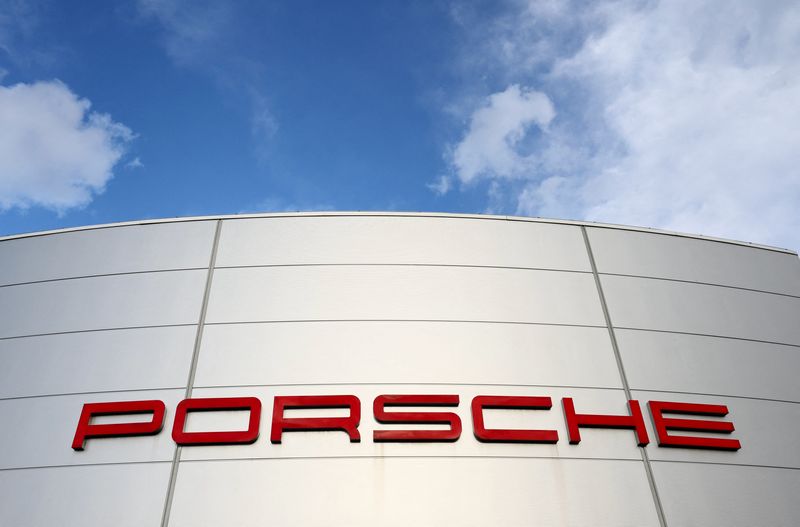 &copy; Reuters. FILE PHOTO: A logo of Porsche is seen outside a Porsche car dealer in Brussels, Belgium March 13, 2023. REUTERS/Yves Herman