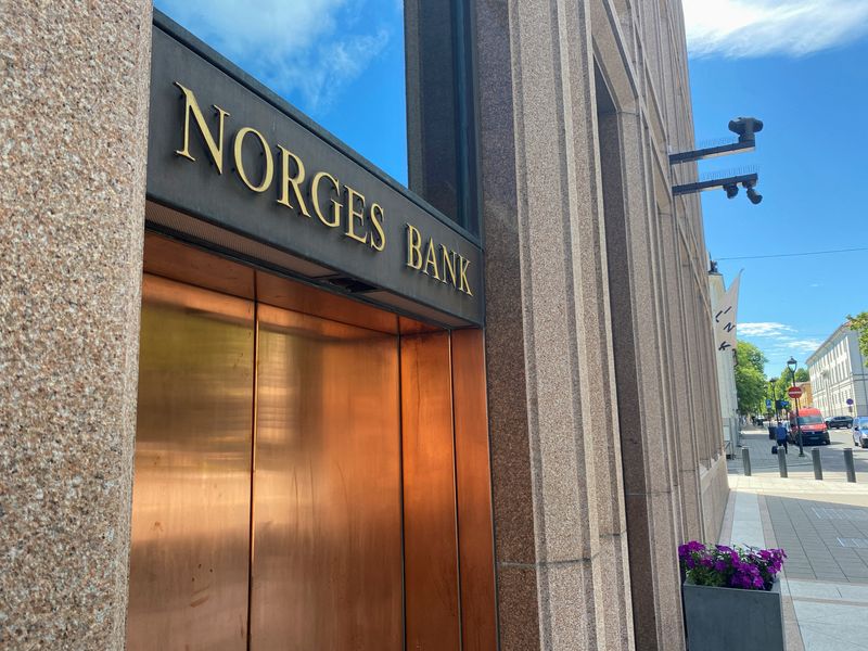 &copy; Reuters. Una veduta dell'edificio della banca centrale norvegese (Norges Bank) a Oslo, Norvegia, 23 giugno 2022.  REUTERS/Victoria Klesty