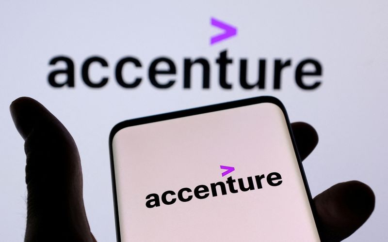 © Reuters. FILE PHOTO: Accenture PLC logo is seen on a smartphone in front of displayed same logo in this illustration taken, December 1, 2021. REUTERS/Dado Ruvic/Illustration/File Photo