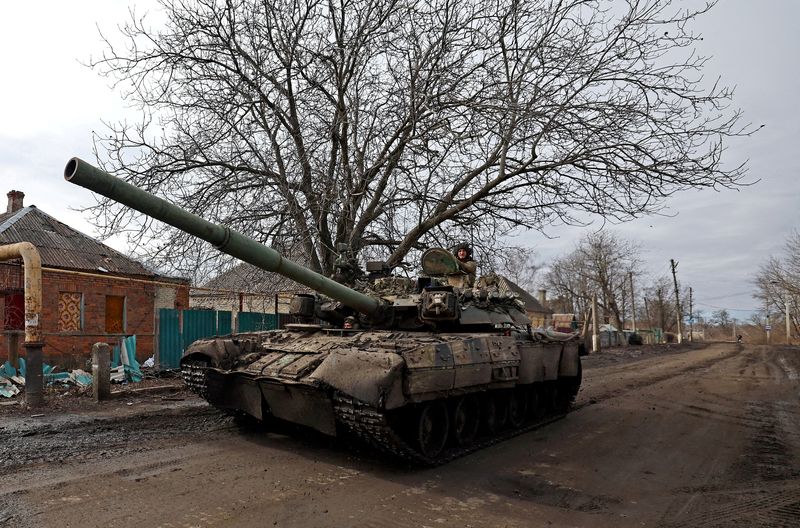 &copy; Reuters. Tanque ucraniano se dirige à linha de frente em Bakhmut, Ucrânia
02/03/2023
REUTERS/Lisi Niesner