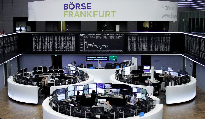 &copy; Reuters. Photo de traders à la bourse de Francfort. /Photo prise le 24 novembre 2016 à Francfort, en Allemagne/REUTERS/Staff