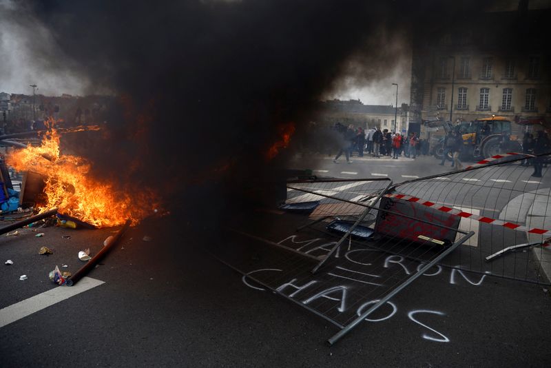 &copy; Reuters. Protesters stand near burning garbage bins during a demonstration as part of the ninth day of nationwide strikes and protests against French government's pension reform, in Nantes, France, March 23, 2023.  REUTERS/Stephane Mahe