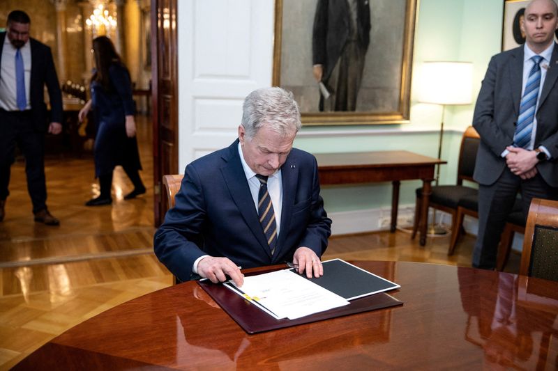 Finnish president signs NATO legislation
