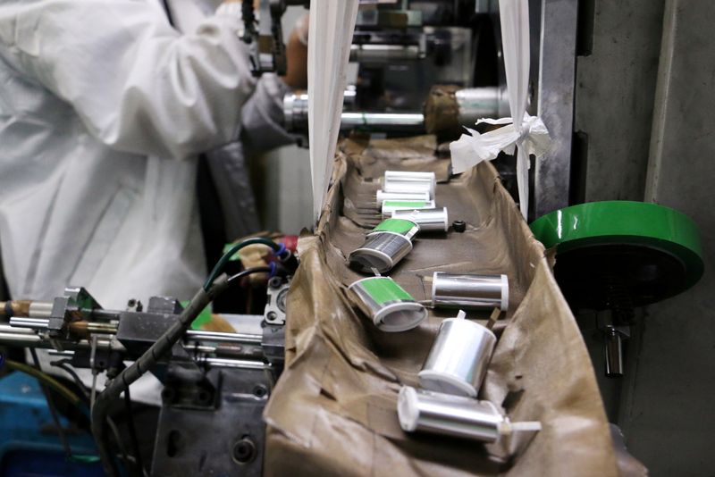 &copy; Reuters. FILE PHOTO: Lithium ion batteries are seen on a production line inside a factory in Dongguan, Guangdong province, China October 16, 2018. Picture taken October 16, 2018. REUTERS/Joyce Zhou/File Photo