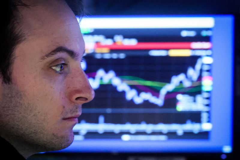 &copy; Reuters. Un trader spécialisé travaille à l'intérieur d'une cabine sur le parquet du New York Stock Exchange (NYSE) à New York City, États-Unis. /Photo prise le 23 mars 2023/REUTERS/Brendan McDermid