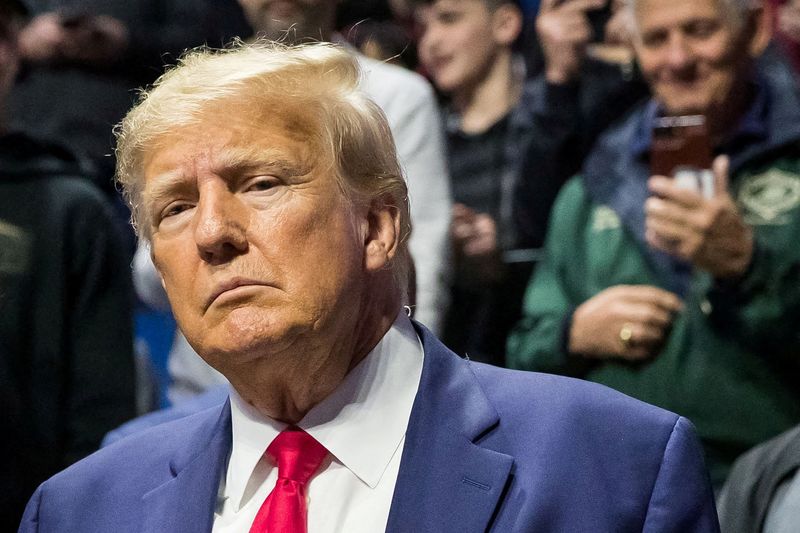 © Reuters. FILE PHOTO: Former U.S. President Donald Trump greets fans as he arrives before the finals of the NCAA Division I Wrestling Championships at BOK Center in Tulsa, Oklahoma, U.S. March 18, 2023.  Brett Rojo/USA TODAY Sports via REUTERS