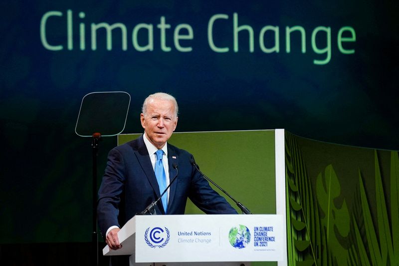 &copy; Reuters. FILE PHOTO: U.S. President Joe Biden speaks during the UN Climate Change Conference (COP26) in Glasgow, Scotland, Britain, November 2, 2021.  Erin Schaff/Pool via REUTERS//File Photo