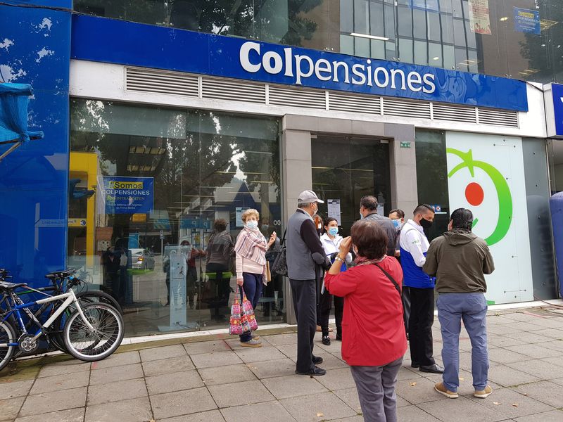 &copy; Reuters. FILE PHOTO: People wait in front of an office of the state pension fund Colpensiones in Bogota, Colombia, June 12, 2020. REUTERS/Luis Jaime Acosta.