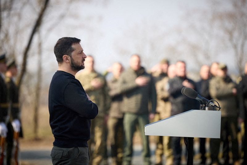 &copy; Reuters. FILE PHOTO: Ukraine's President Volodymyr Zelenskiy sings a national anthem during a commemorative ceremony for Ukrainian servicemen killed in battle for the village of Moshchun, consider to be a key battle to defence Ukrainian capital during Russia's att