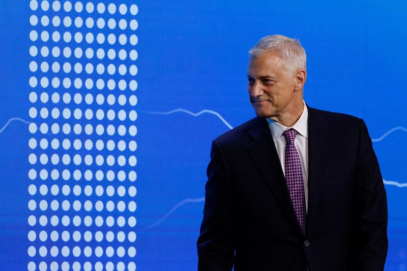 &copy; Reuters. FILE PHOTO: Bill Winters, Group Chief Executive of Standard Chartered, attends the Global Financial Leaders' Investment Summit in Hong Kong, China November 2, 2022. REUTERS/Tyrone Siu
