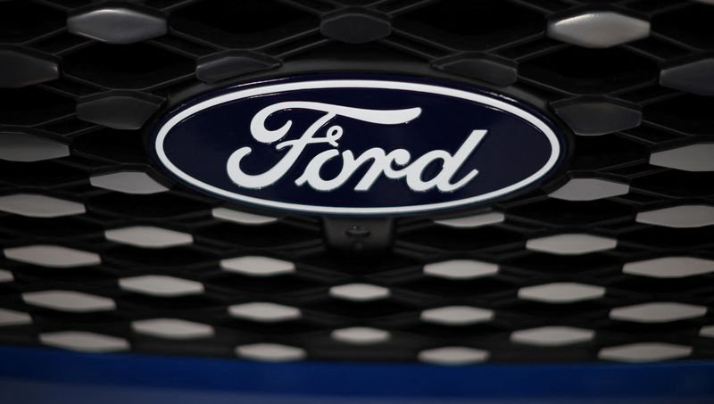 &copy; Reuters. A logo is seen on the grill of an E-transit concept vehicle during a press event at the Ford Halewood transmissions plant in Liverpool, Britain, December 1, 2022. REUTERS/Phil Noble