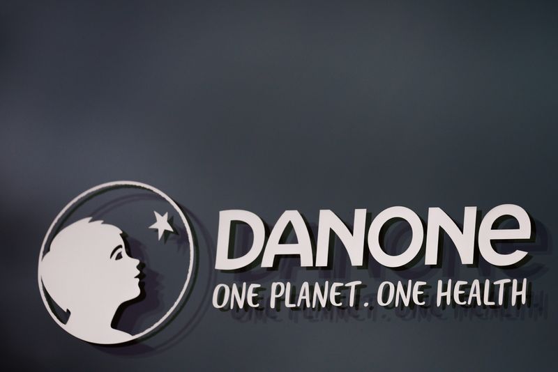 &copy; Reuters. FILE PHOTO: French food group Danone logo is seen at the company headquarters in Rueil-Malmaison near Paris, France, February 20, 2022. REUTERS/Gonzalo Fuentes