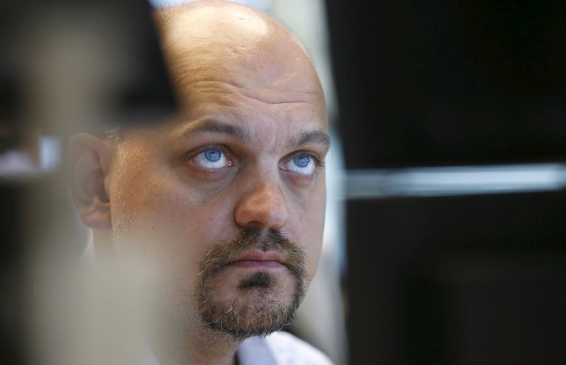 &copy; Reuters. Photo d'un trader à la bourse de Francfort. /Photo prise le 24 août 2015 à Francfort, Allemagne/REUTERS/Ralph Orlowski