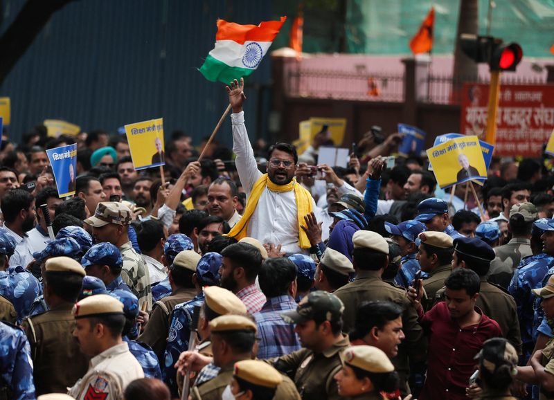 &copy; Reuters. Members of Aam Aadmi Party (AAP) confront with police during a protest against the arrest of Delhi's Deputy Chief Minister Manish Sisodia in New Delhi, India, February 27, 2023. REUTERS/Francis Mascarenhas/File Photo