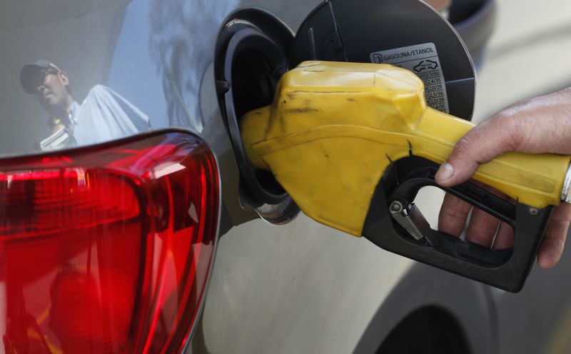 IPCA-15 desacelera alta em março a 0,69%, mas combustíveis pesam