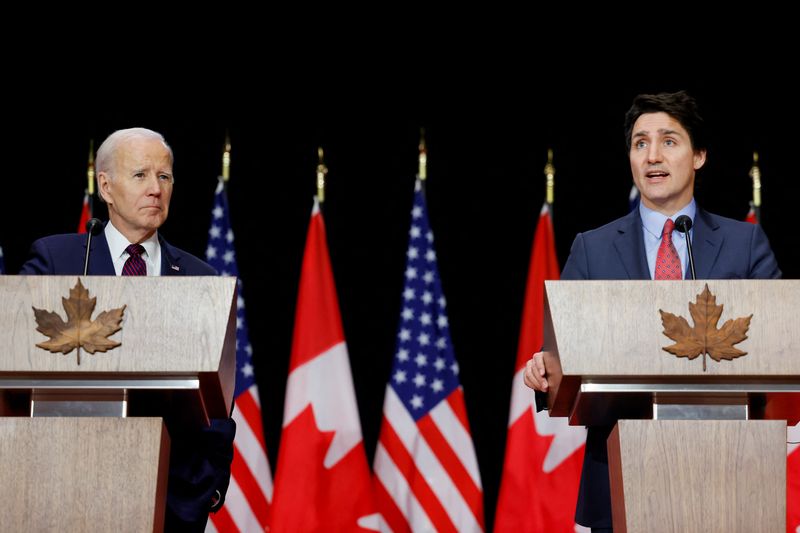 © Reuters. U.S. President Joe Biden and Canadian Prime Minister Justin Trudeau hold a joint news conference, in Ottawa, Ontario, Canada March 24, 2023.  REUTERS/Blair Gable
