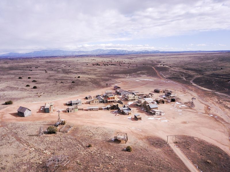 &copy; Reuters. FILE PHOTO: View of the "Rust" movie set at Bonanza Creek Ranch near Santa Fe, New Mexico, U.S., January 20, 2023.  REUTERS/Drone Base