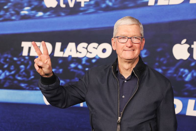 Apple CEO praises China's innovation, long history of cooperation on Beijing visit