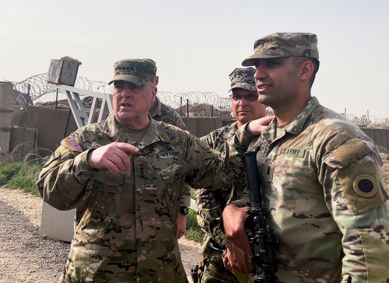 © Reuters. FILE PHOTO: U.S. Joint Chiefs Chair Army General Mark Milley speaks with U.S. forces in Syria during an unannounced visit at a U.S. military base in Northeast Syria, March 4, 2023. REUTERS/Phil Stewart/File Photo